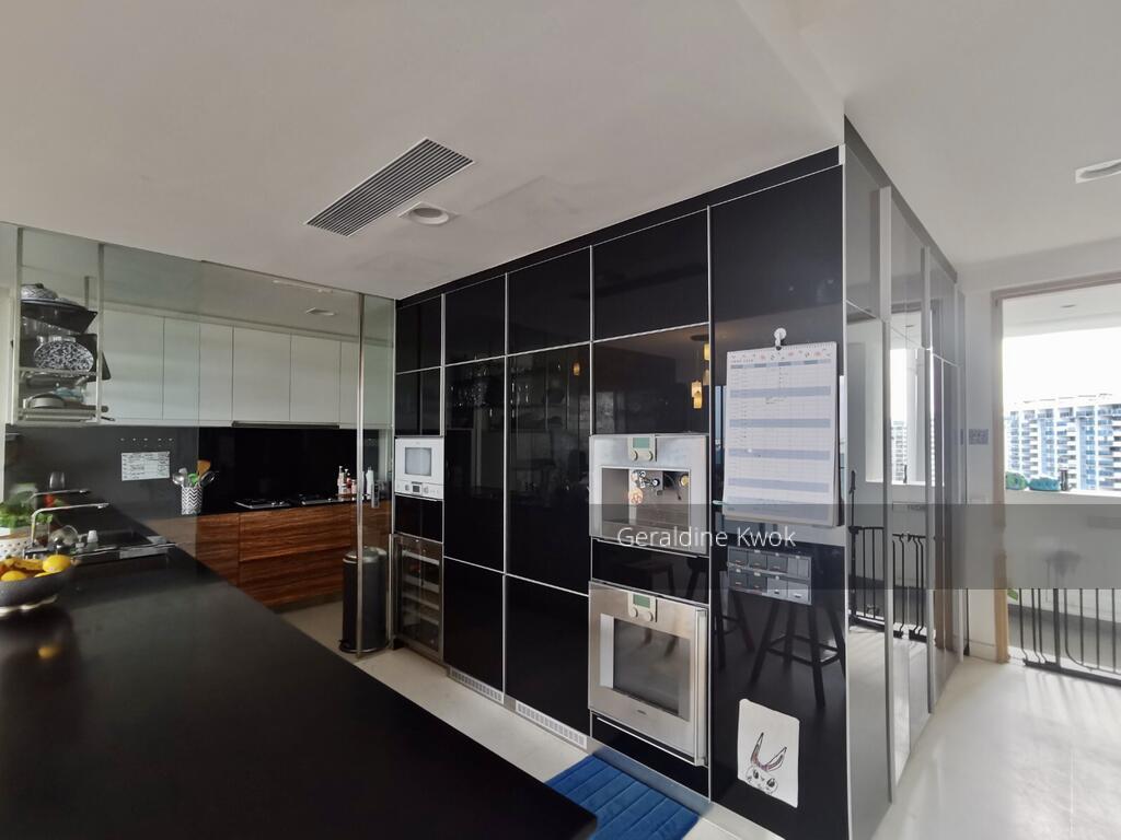 SilverSea (D15), Condominium #304277131